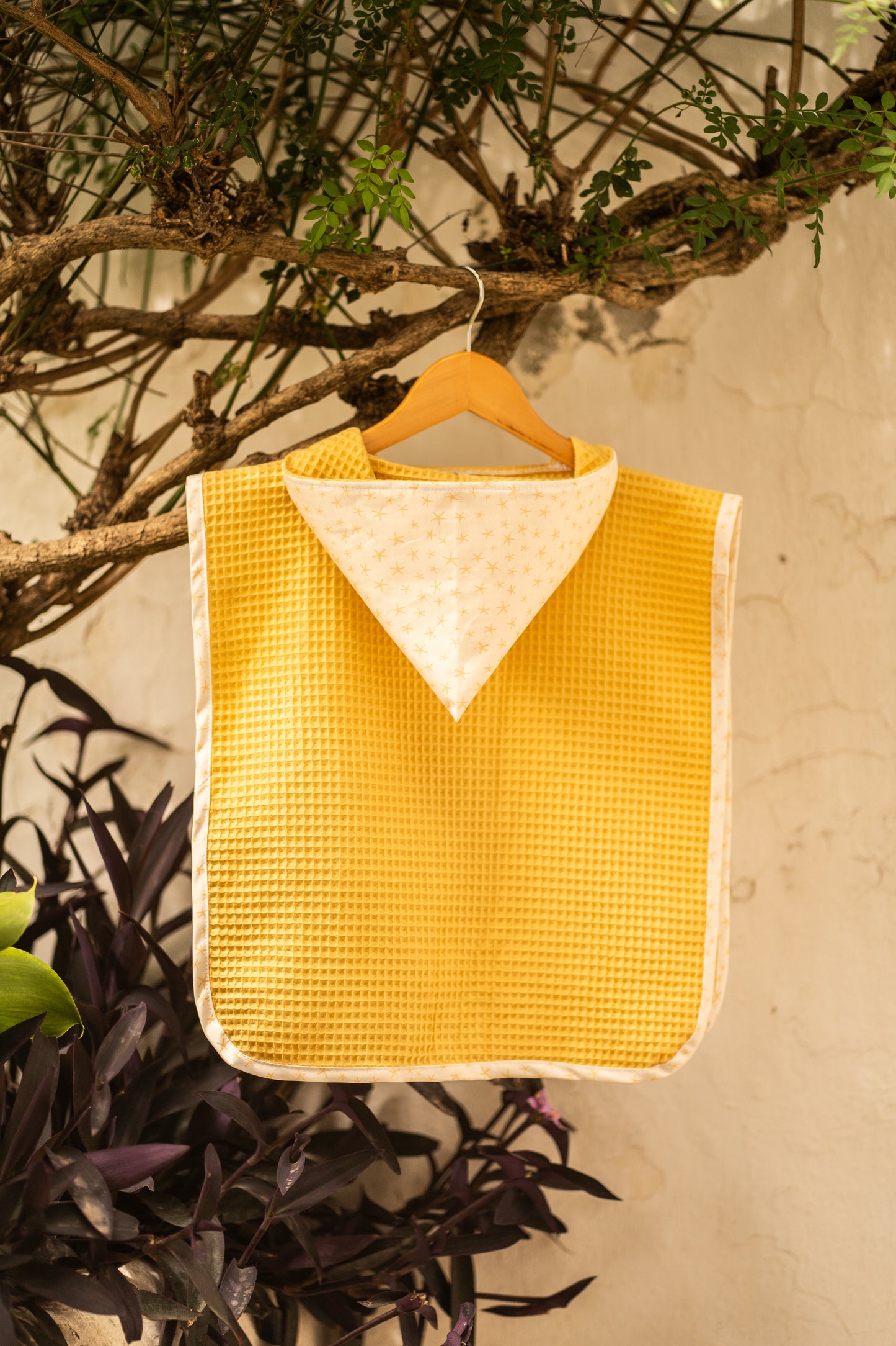 Poncho amarillo estrellas