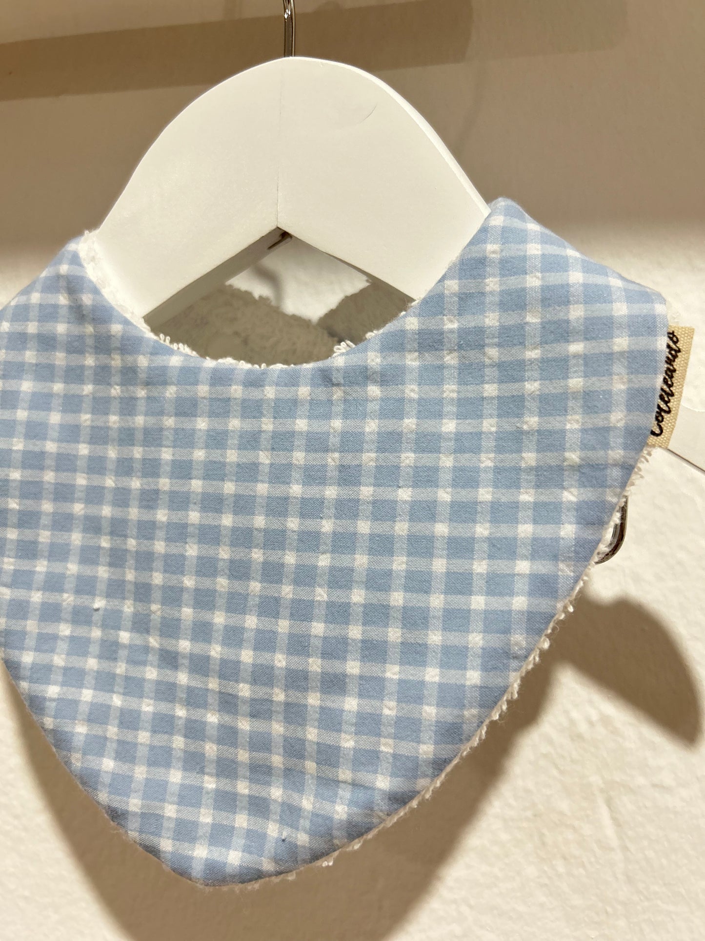 Babero cuadro celeste