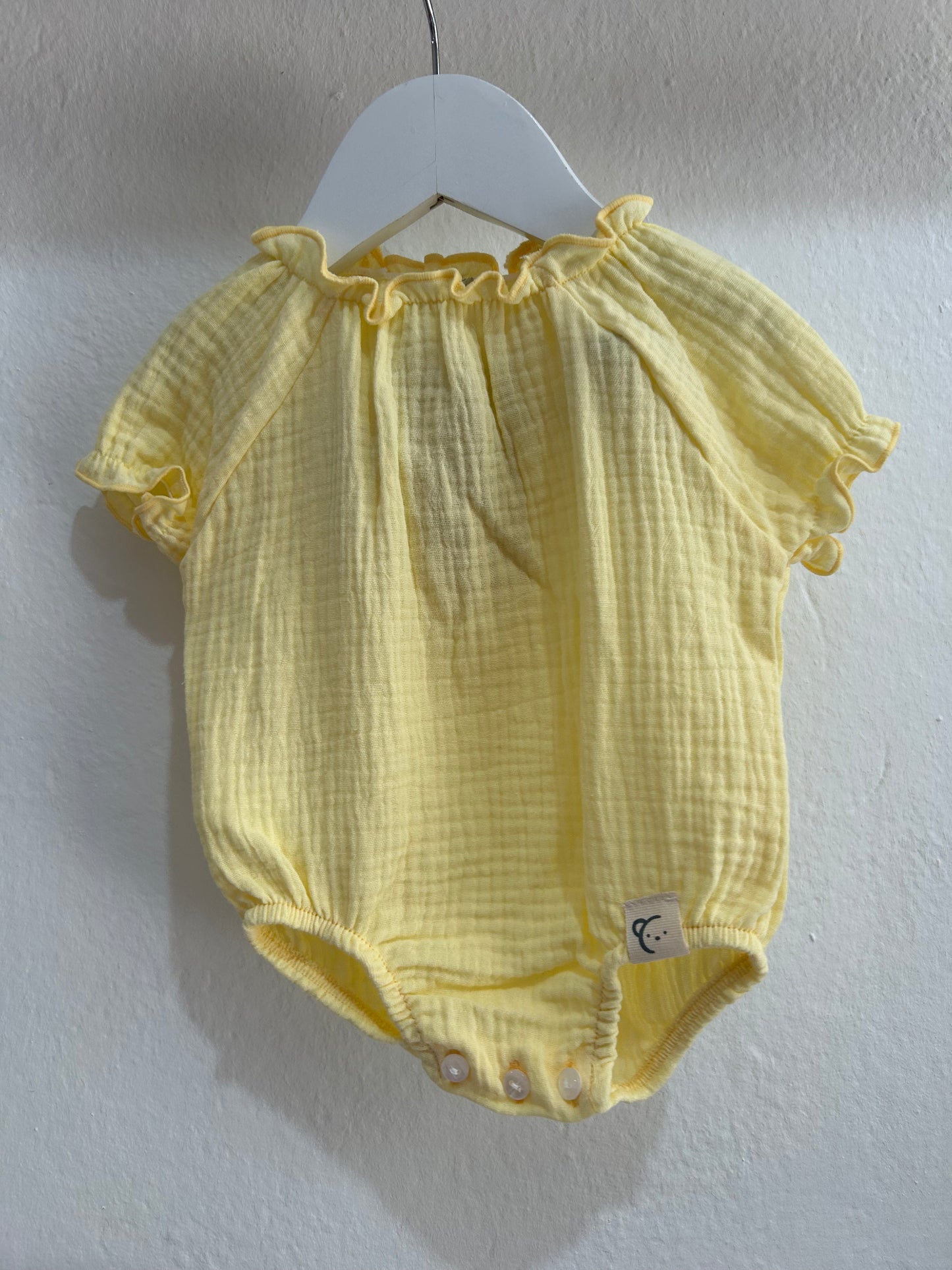Pelele manga corta amarillo