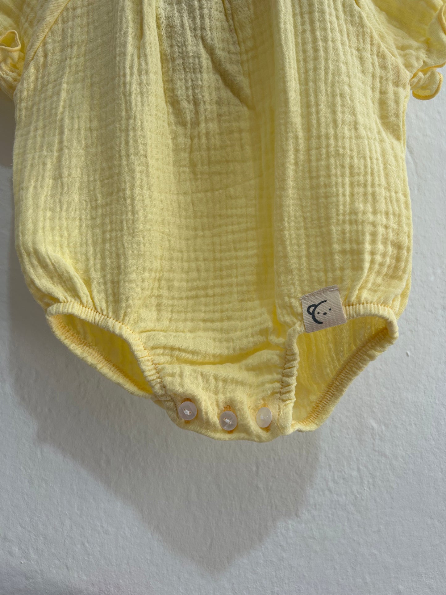 Pelele manga corta amarillo