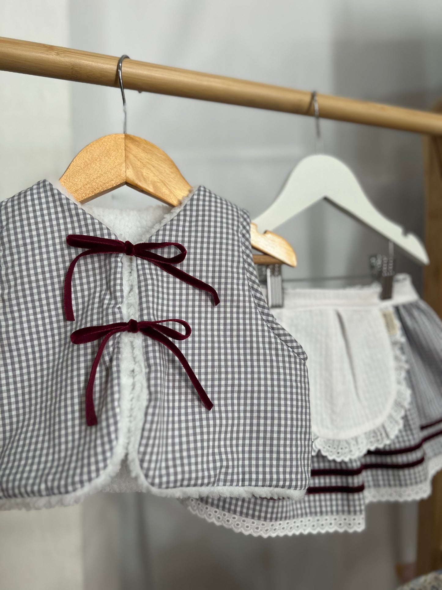 Traje pastorcilla vichy gris