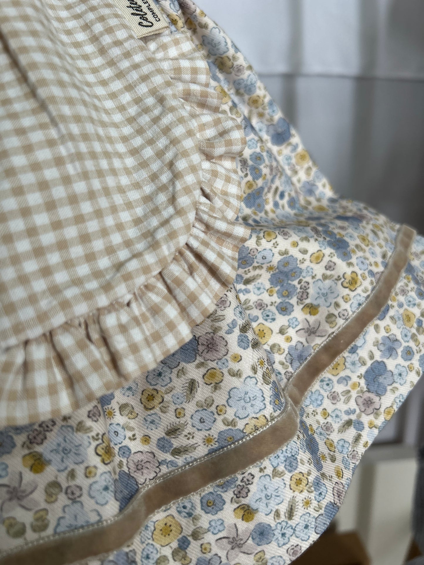 Traje pastrocilla flores