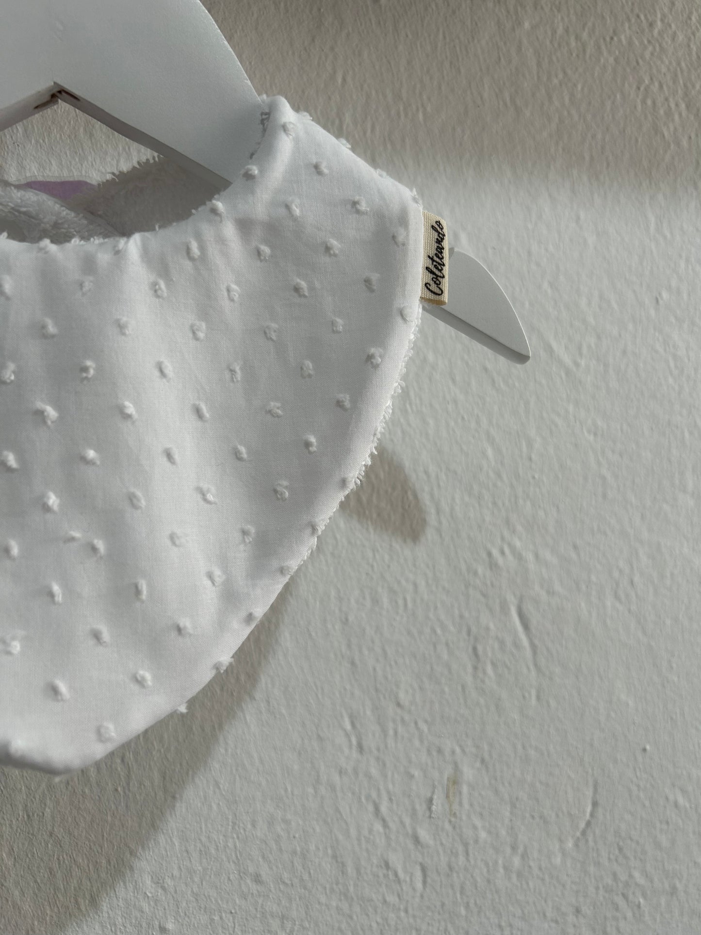 Babero plumeti blanco