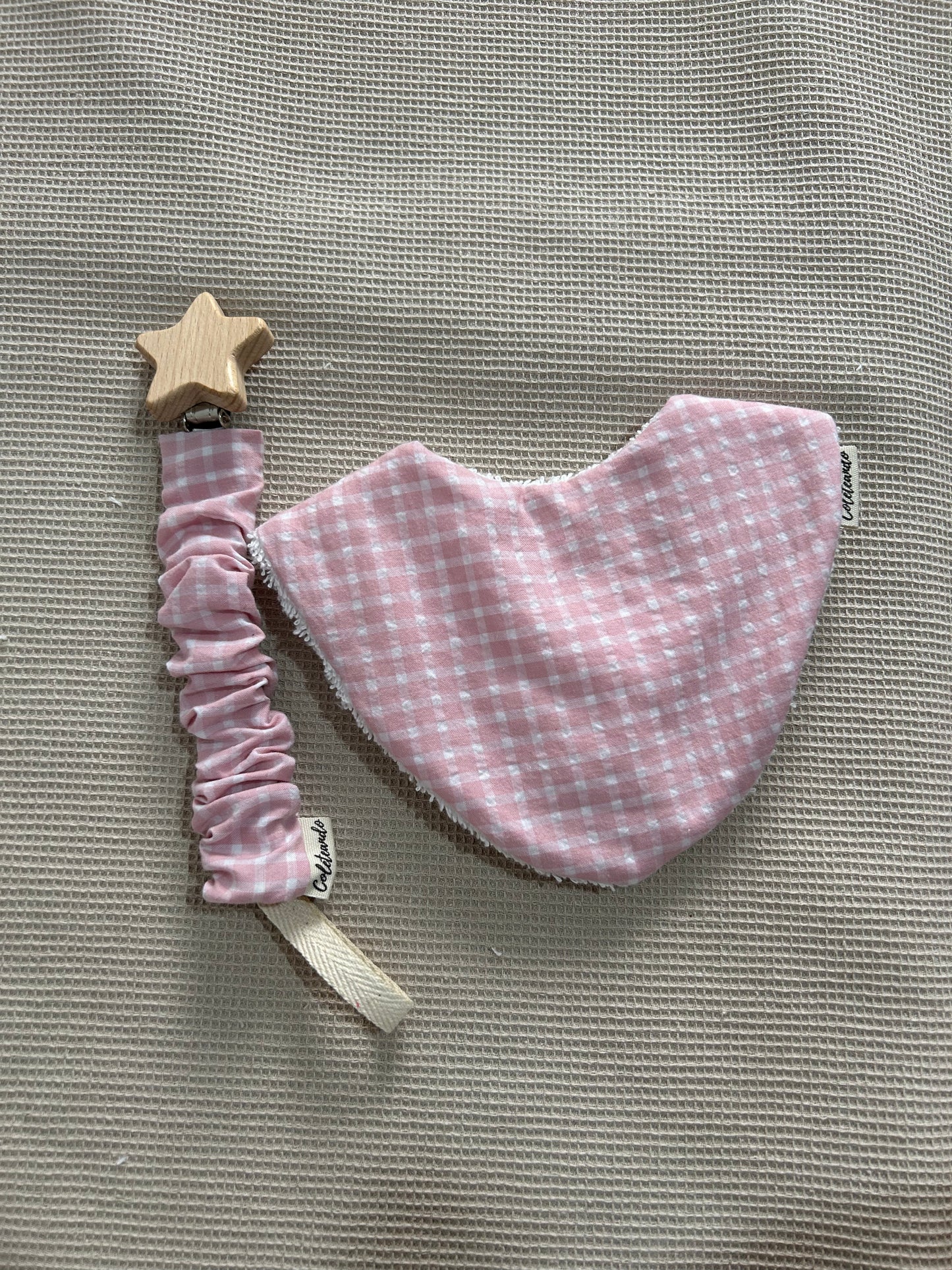 Chupetero cuadro rosa