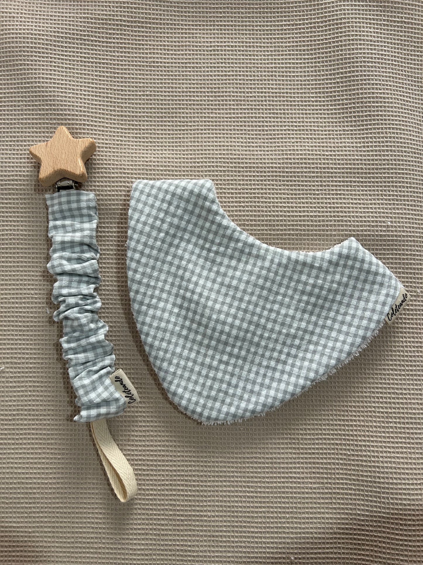 Chupetero vichy gris