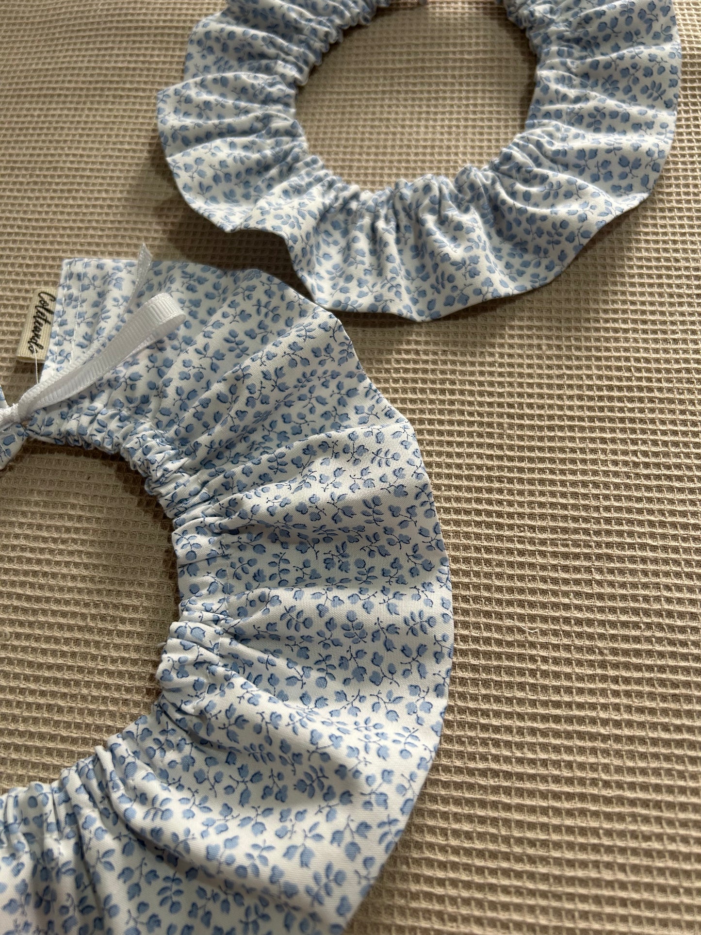 Cuellos flor Mariana celeste