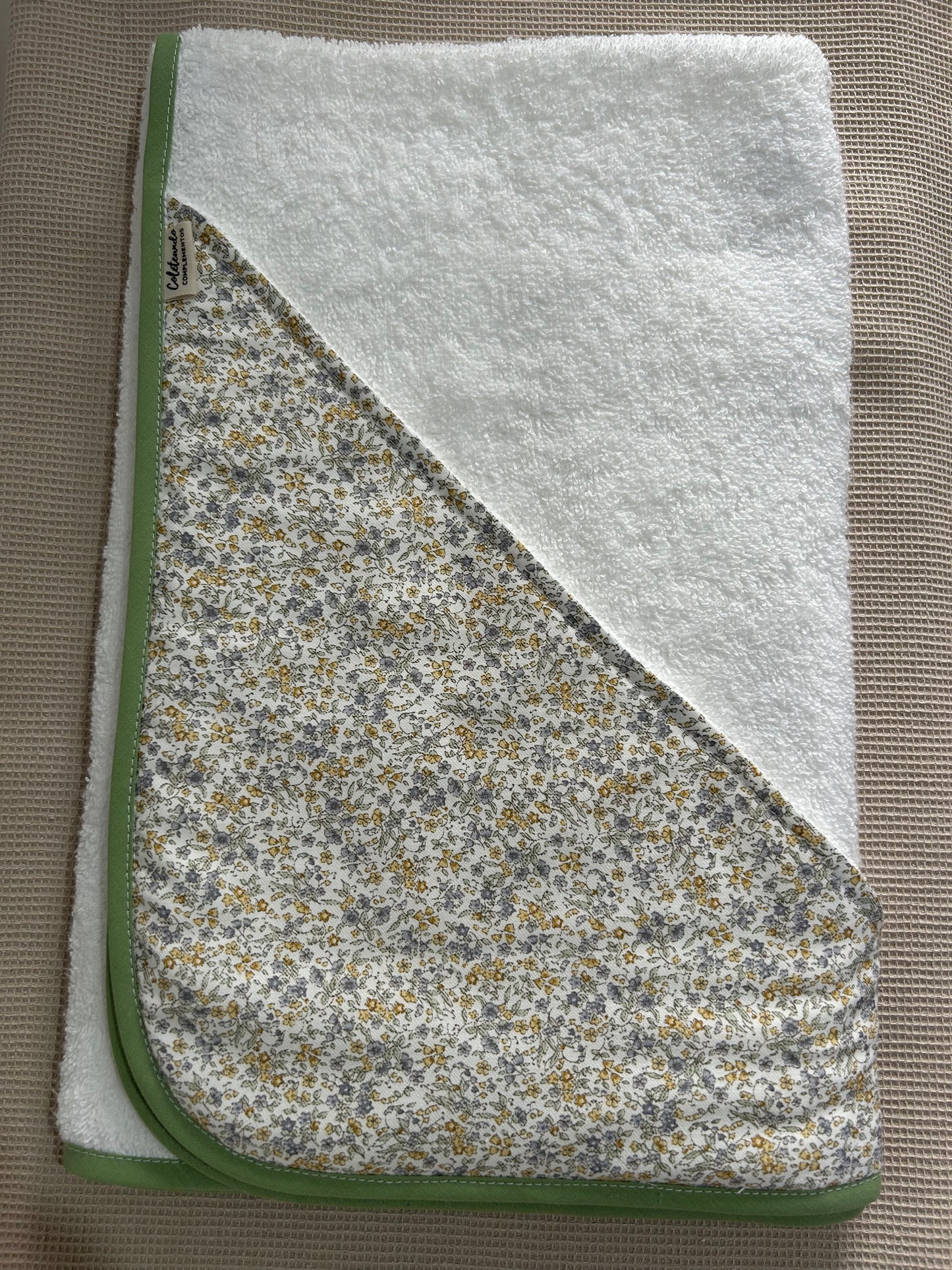 Capa de baño flores verdes