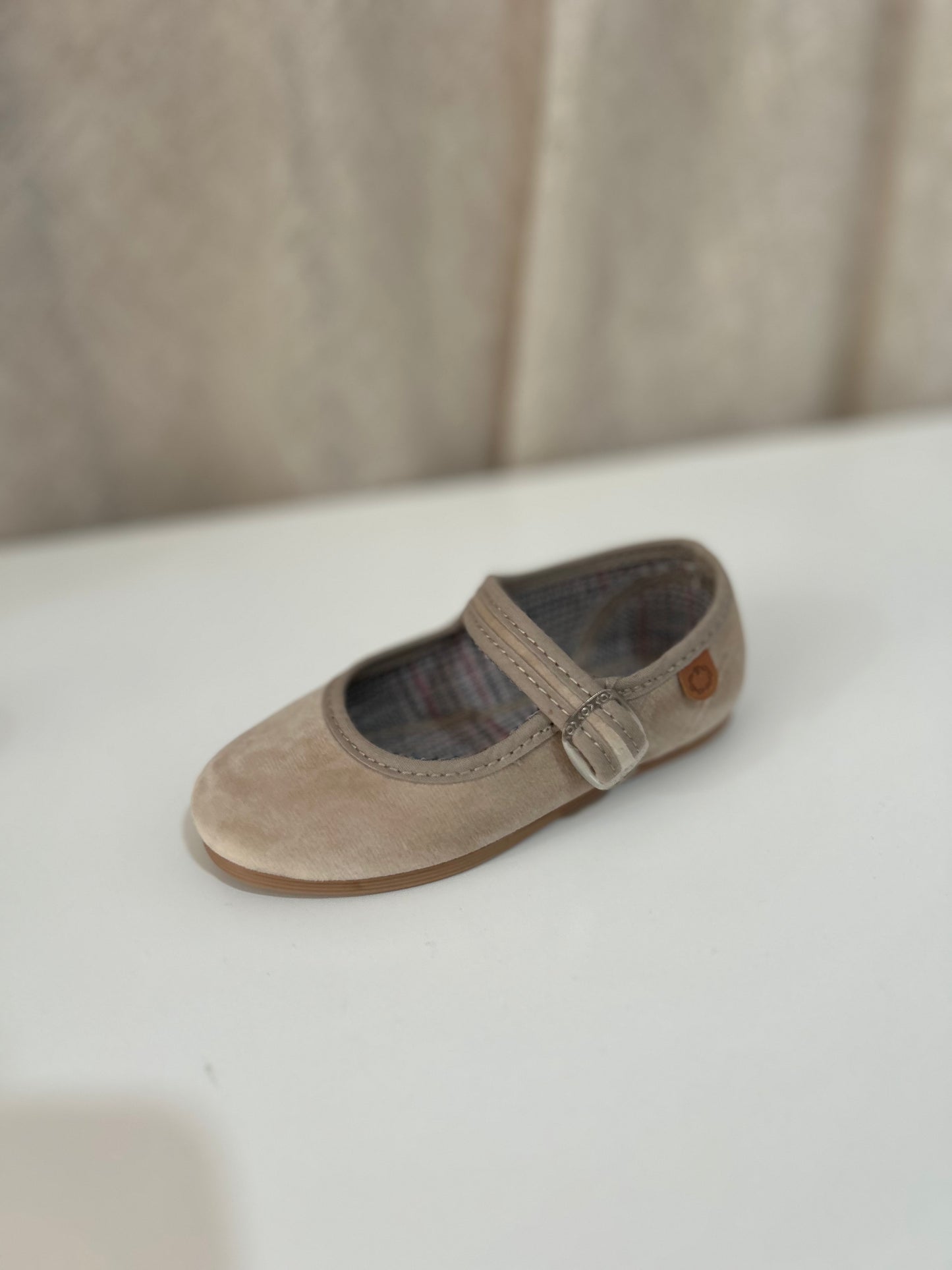 Merceditas Beige terciopelo