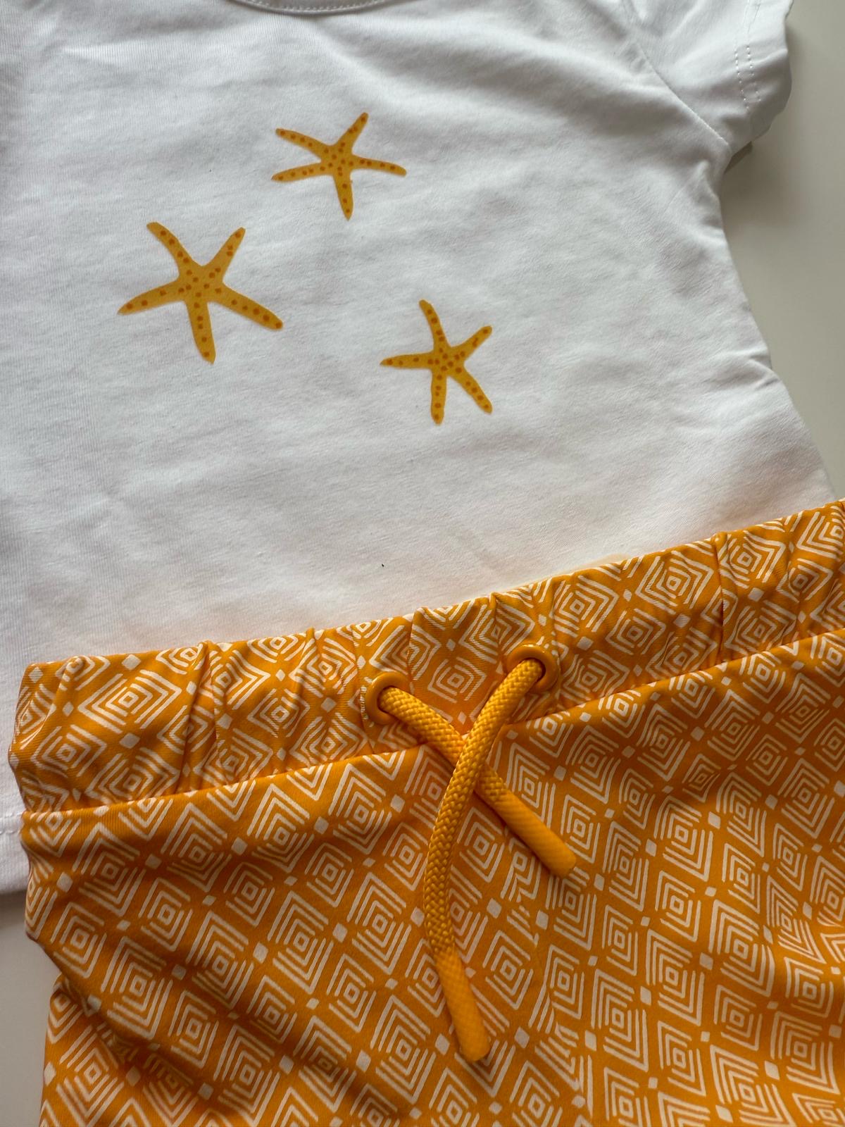 Camiseta blanca estrellas de mar naranjas