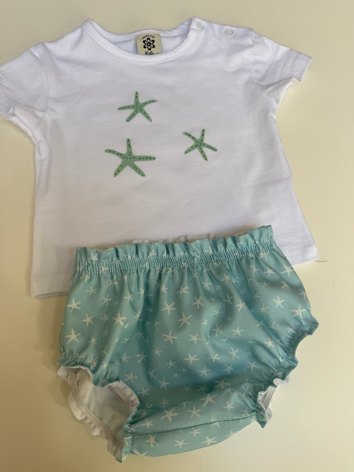 Camiseta balnca estrellas de mar celestes