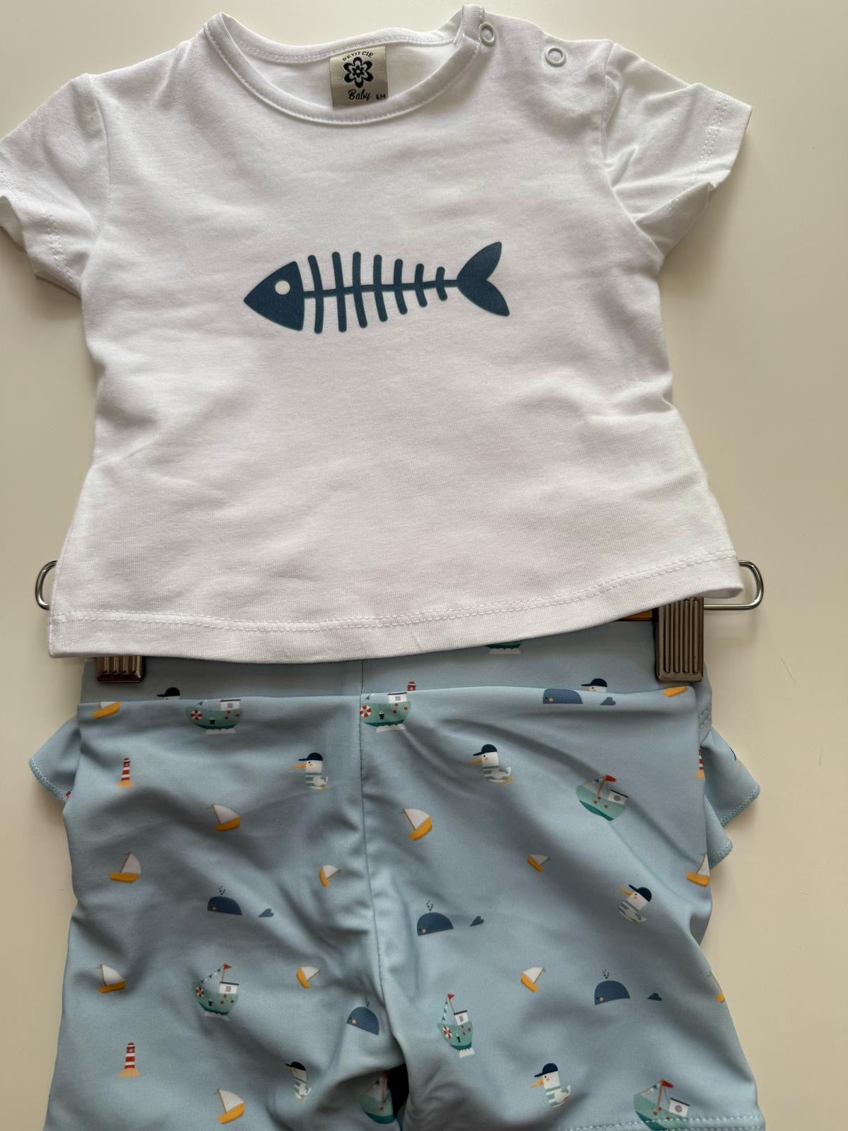Camiseta blanca pescado