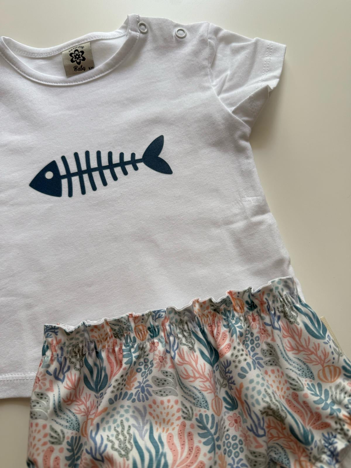 Camiseta blanca pescado