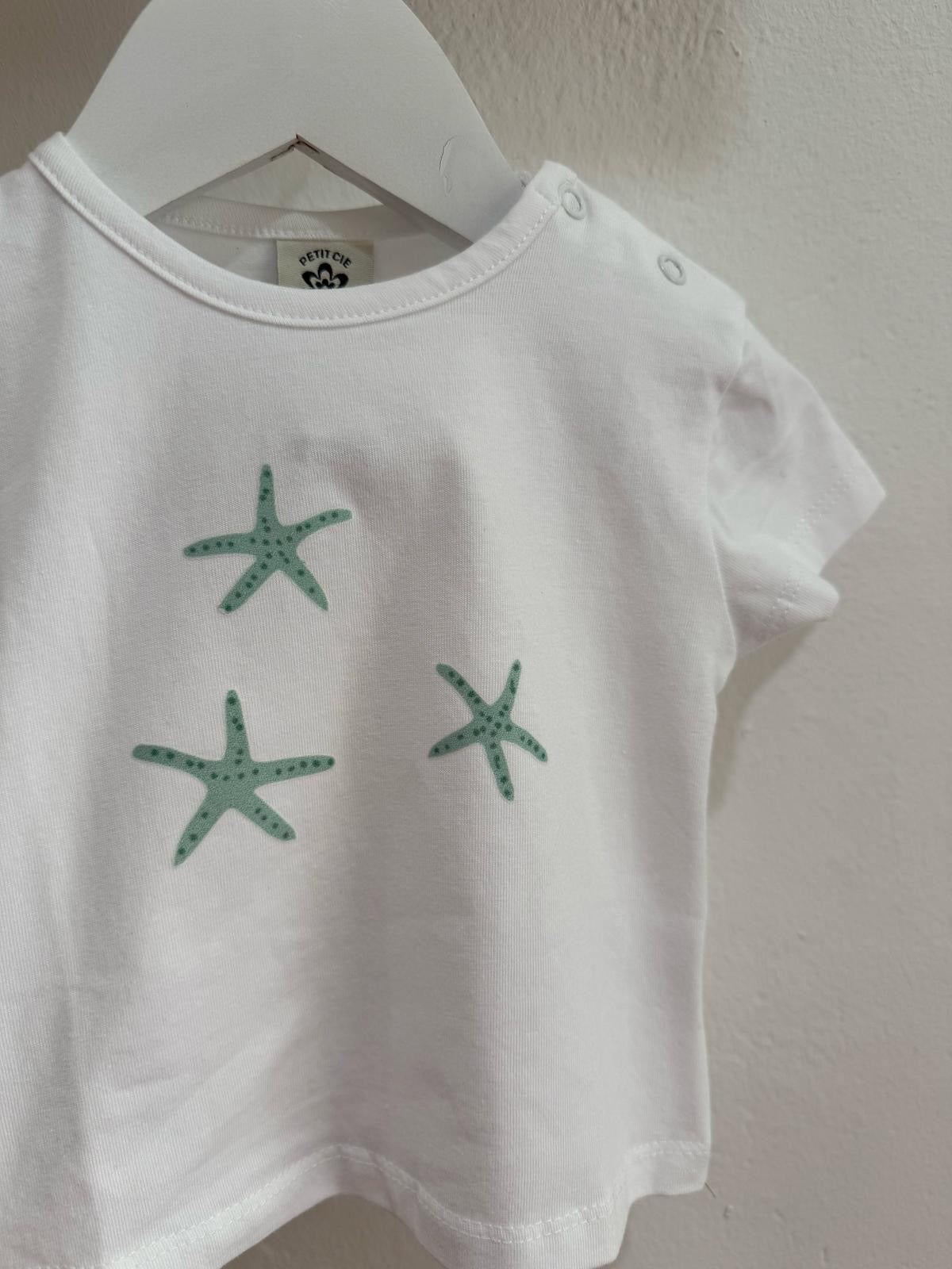 Camiseta balnca estrellas de mar celestes