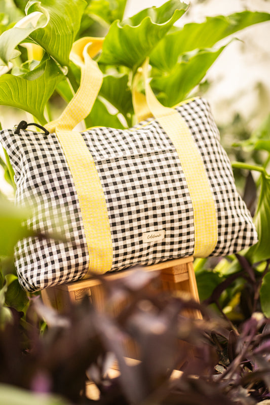 Bolso de playa negro y amarillo flúor