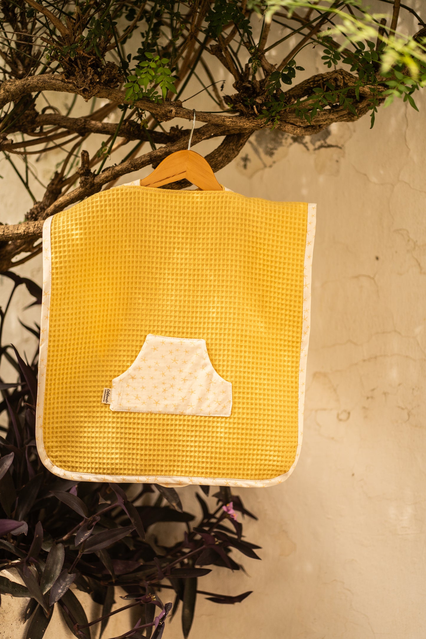 Poncho amarillo estrellas
