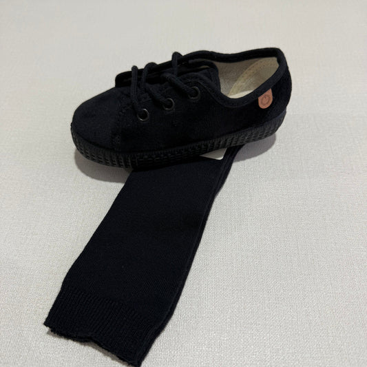 Deportiva negra terciopelo