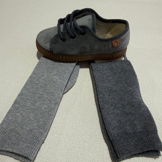 Deportiva gris terciopelo
