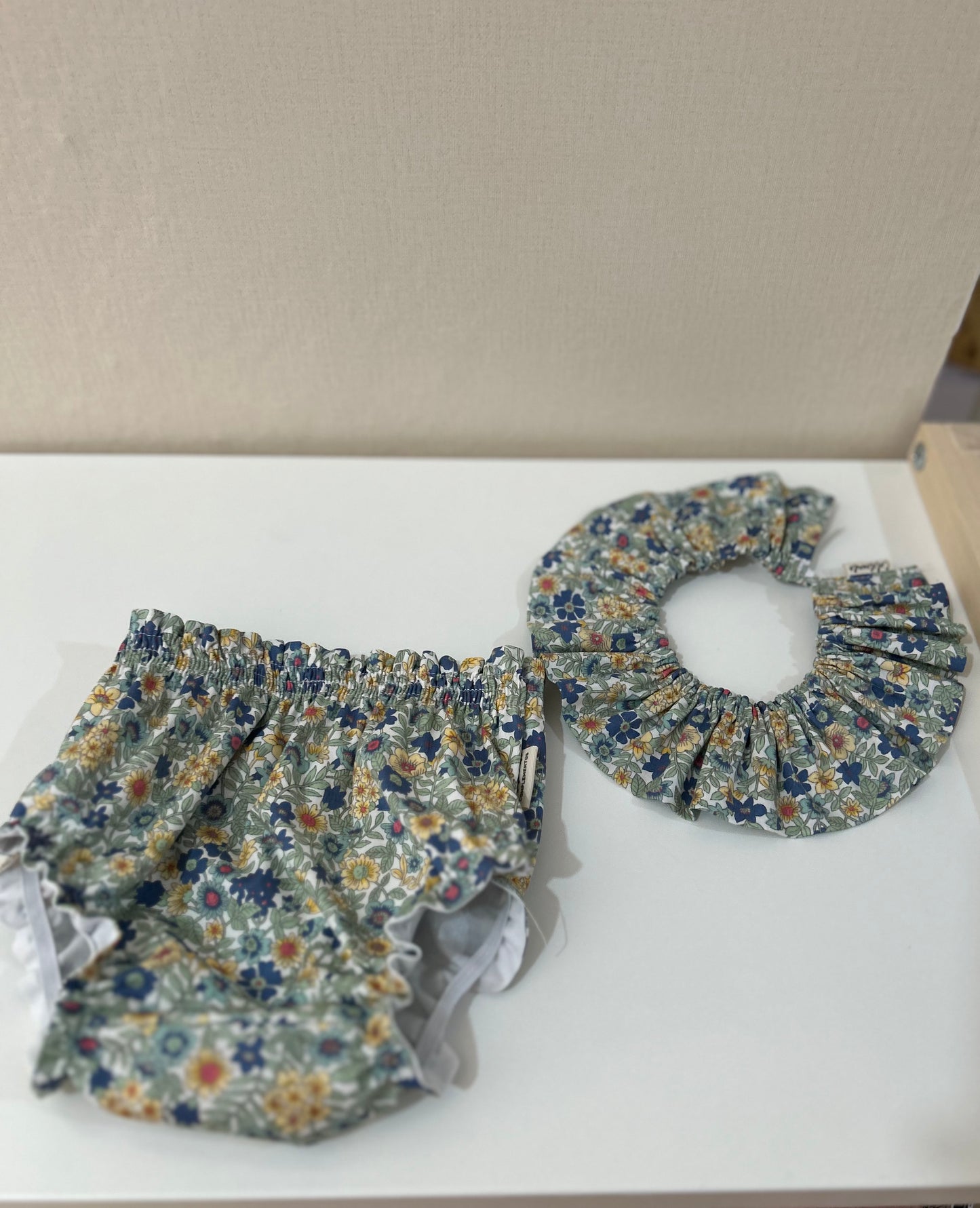 Cuello Greta