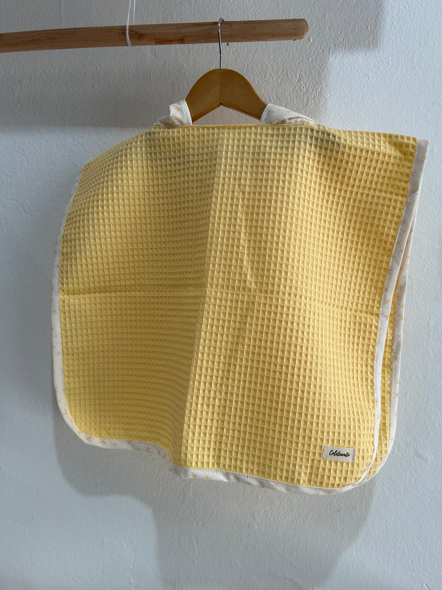 Poncho estrellas amarillas