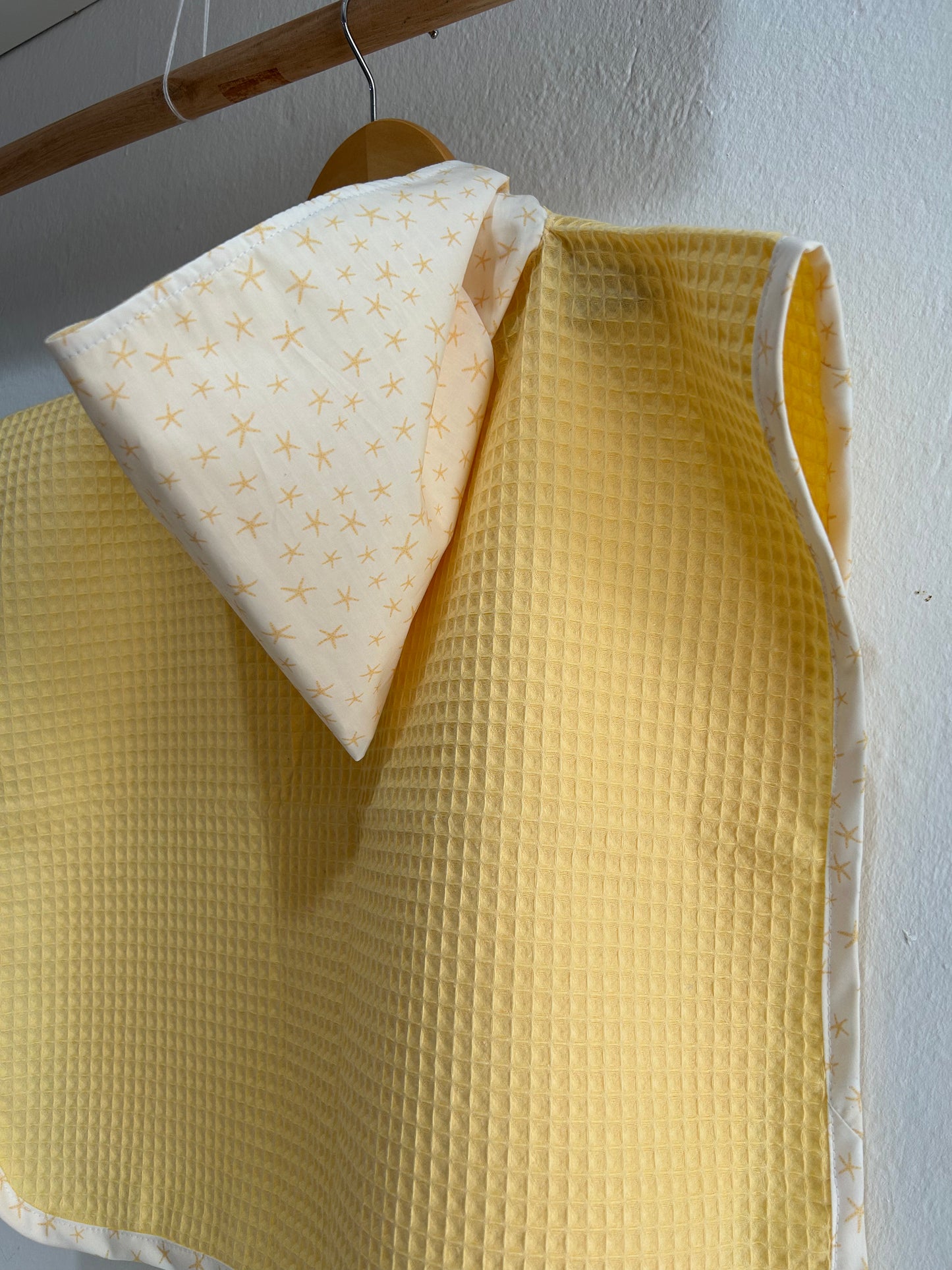 Poncho estrellas amarillas
