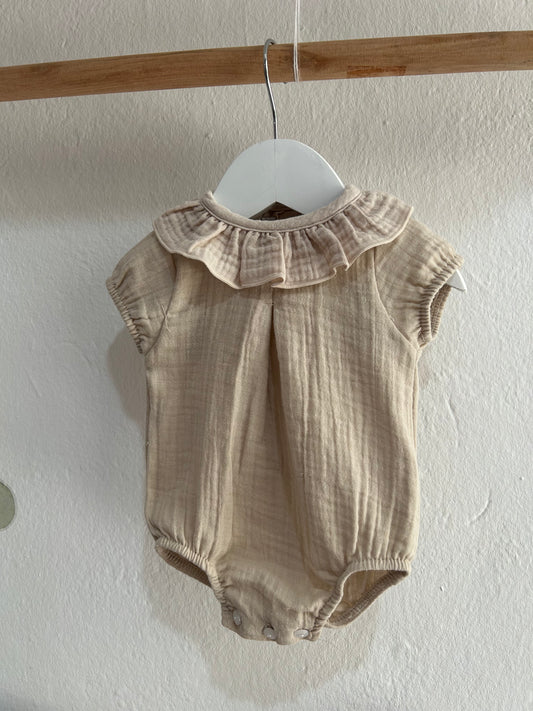 Pelele bambula manga corta beige