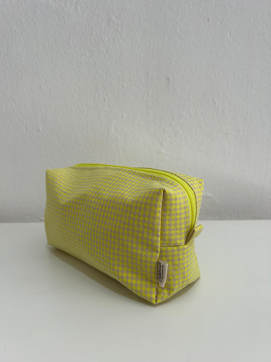 Neceser amarillo fluor
