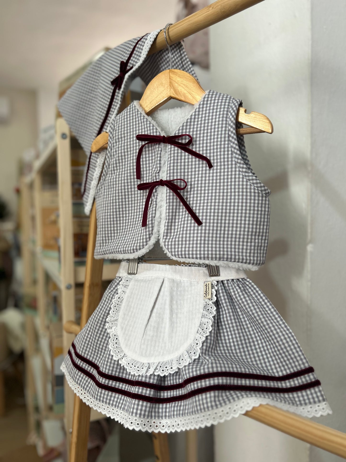 Traje pastorcilla vichy gris