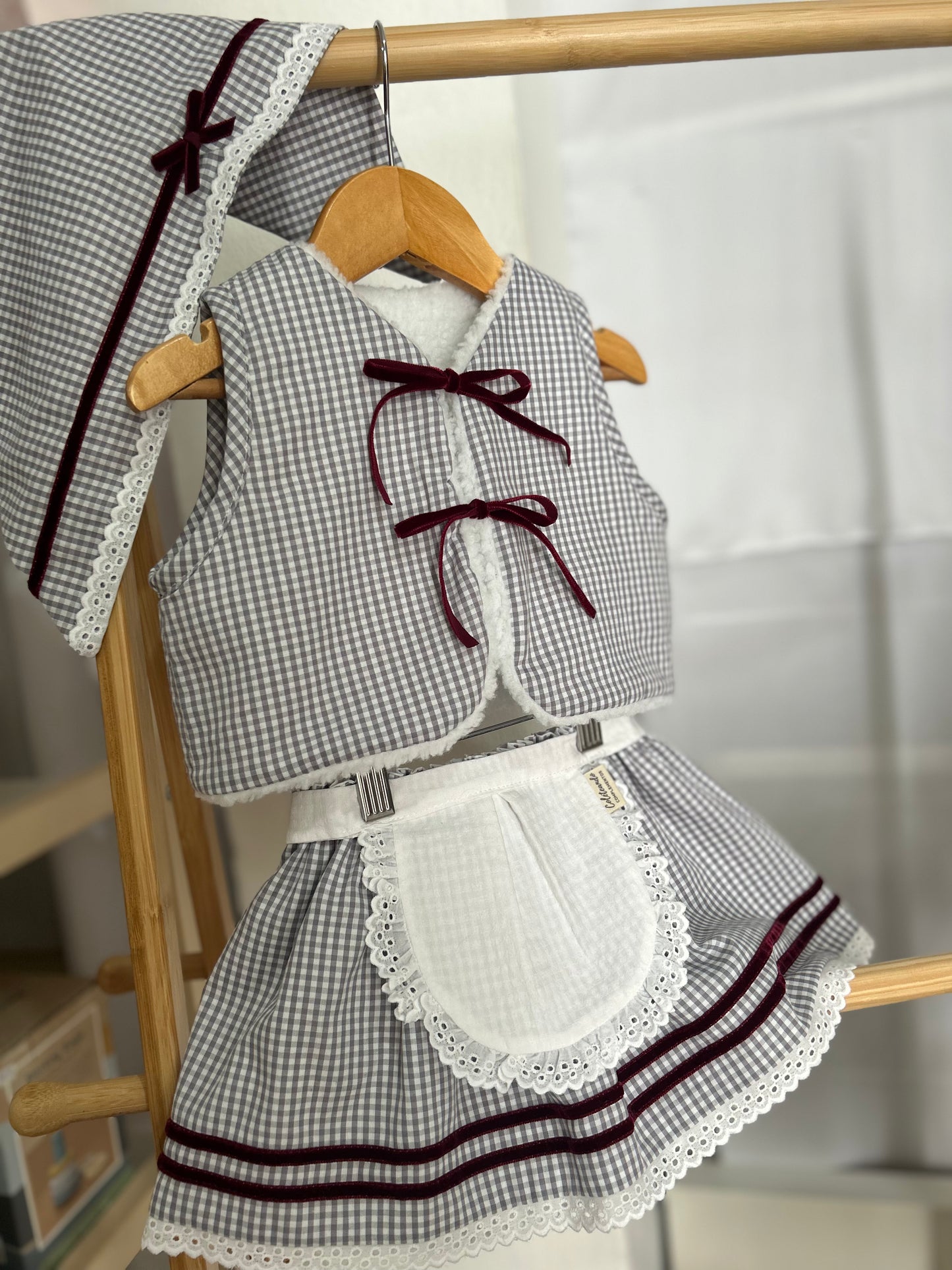 Traje pastorcilla vichy gris