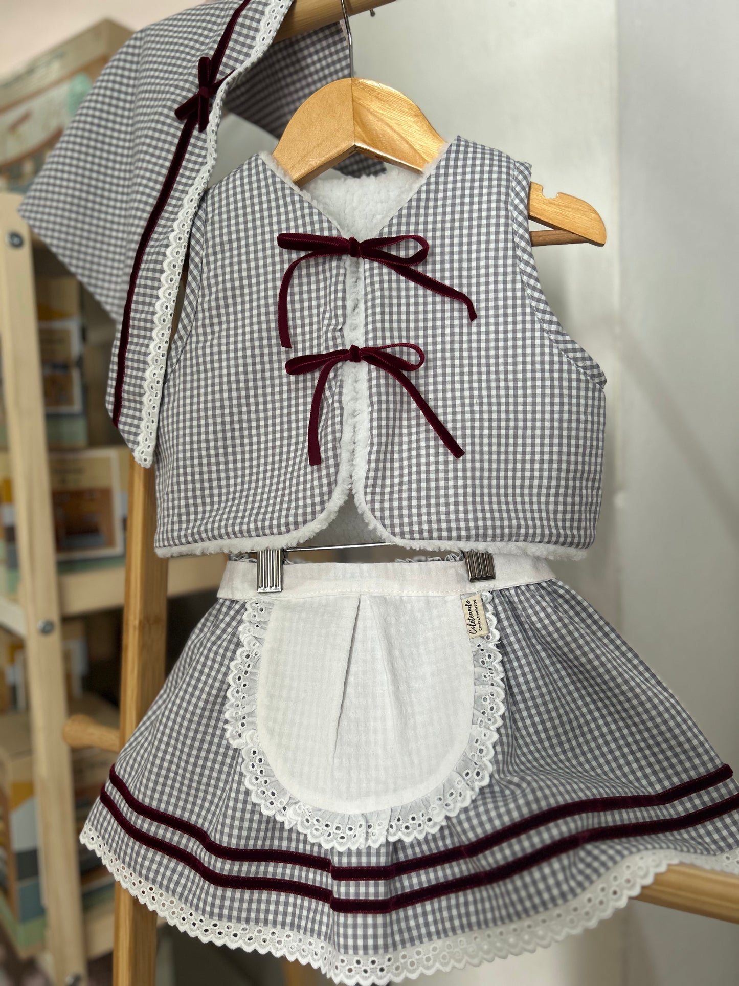 Traje pastorcilla vichy gris