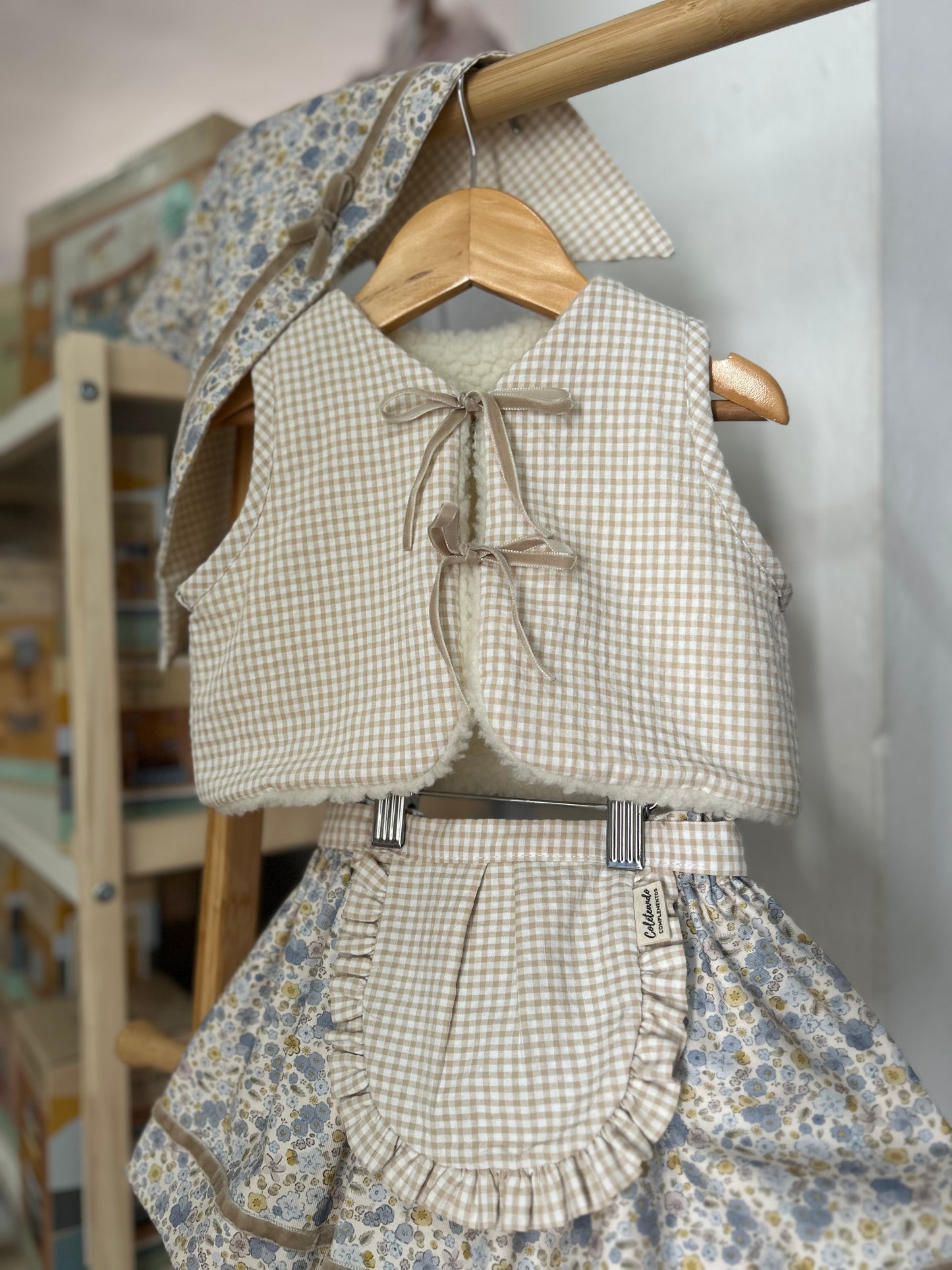 Traje pastrocilla flores