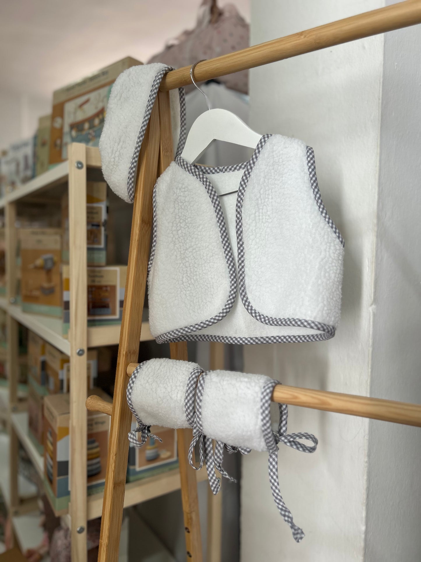 Traje pastorcillo vichy gris