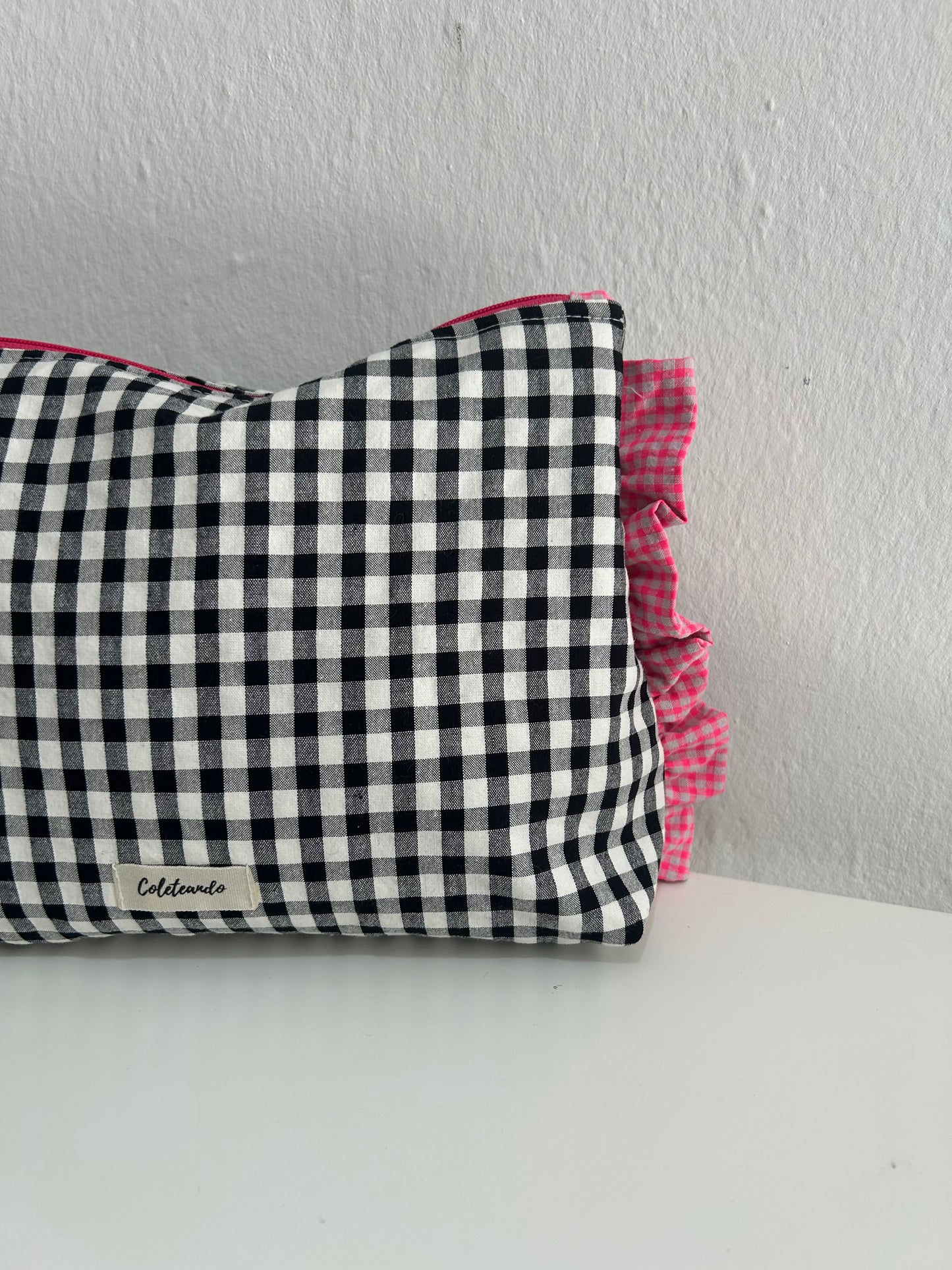 Neceser volante vichy negro y rosa fluor