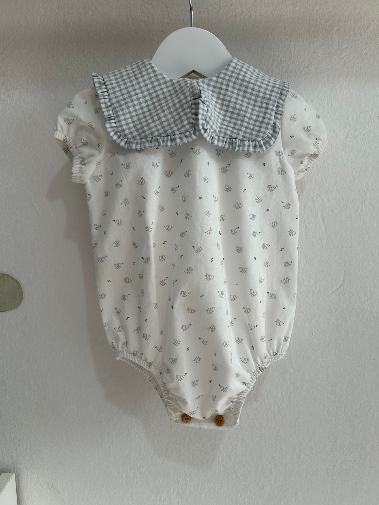 Pelele erizo gris