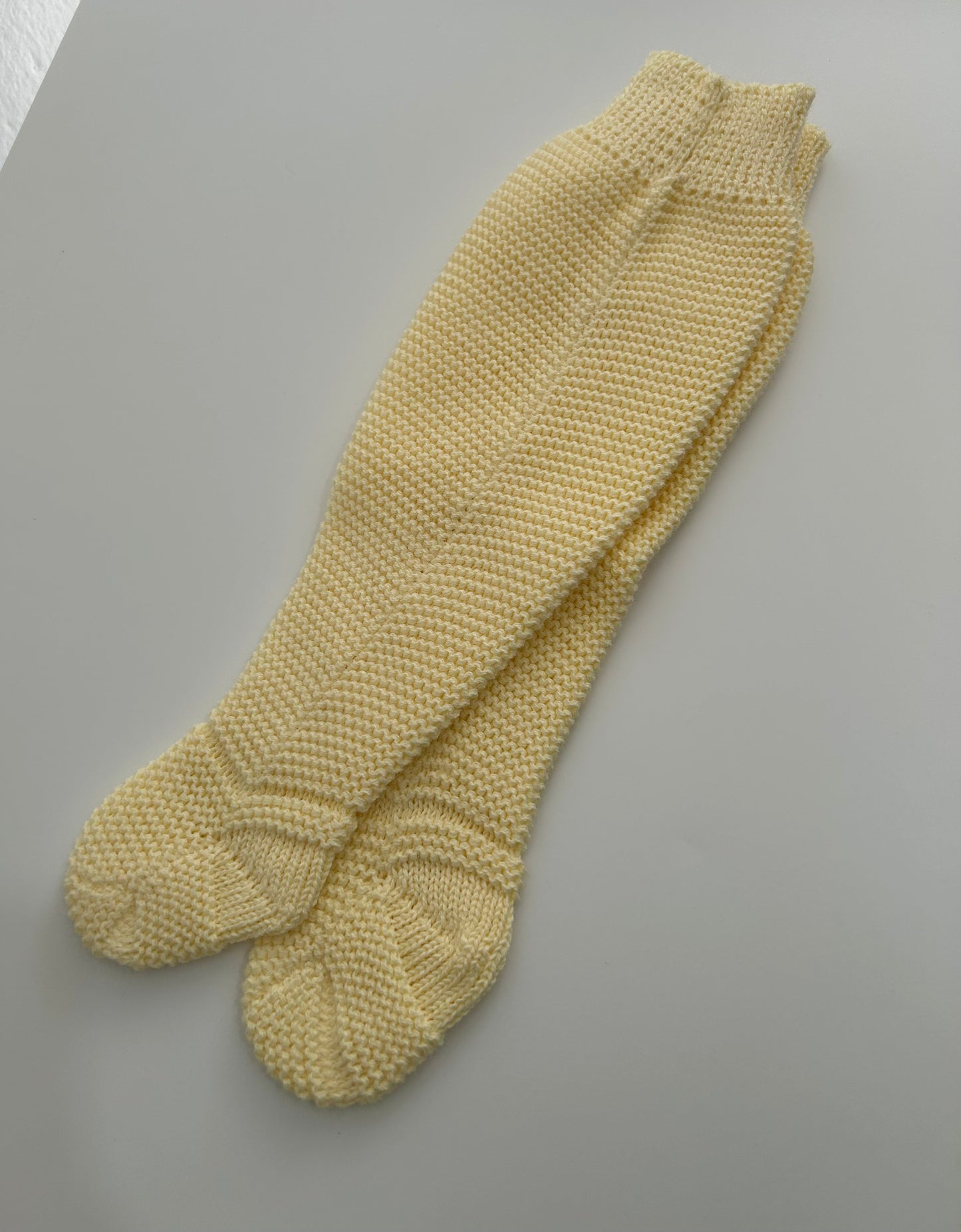 Conjunto hilo amarillo pastel