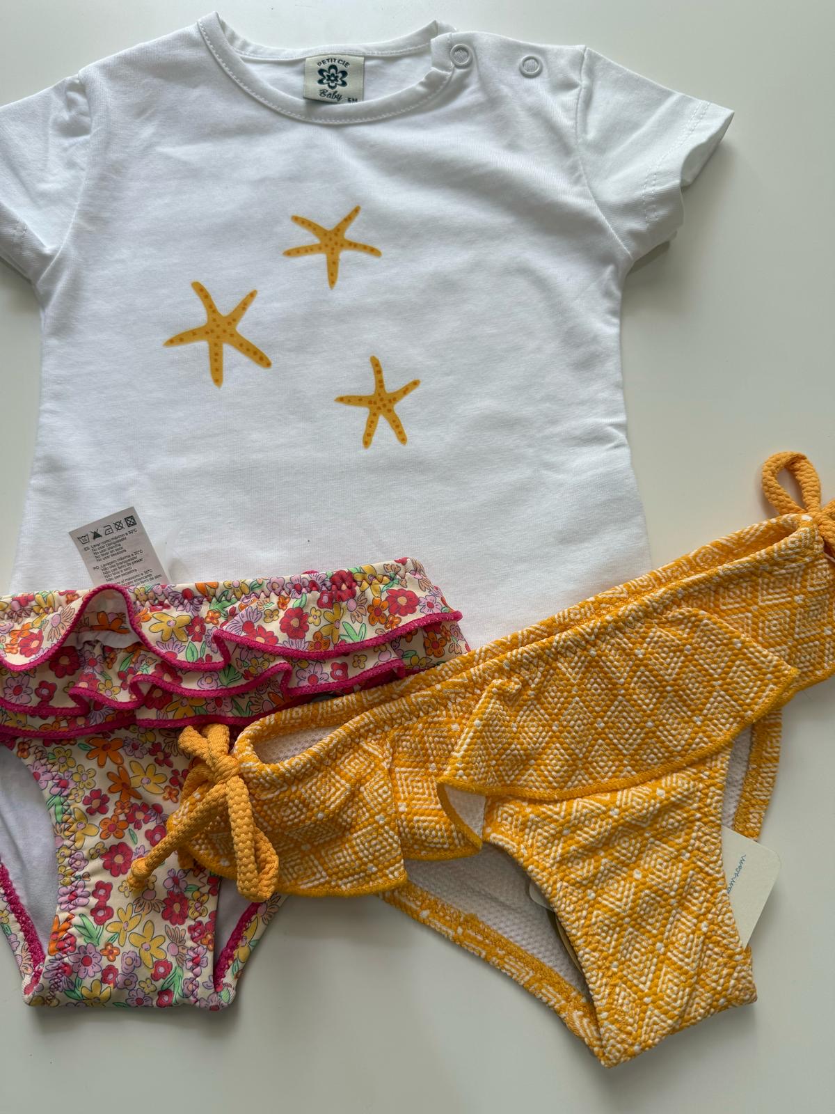 Camiseta blanca estrellas de mar naranjas